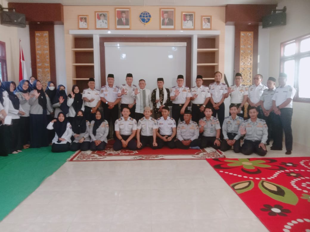 $rows[judul]