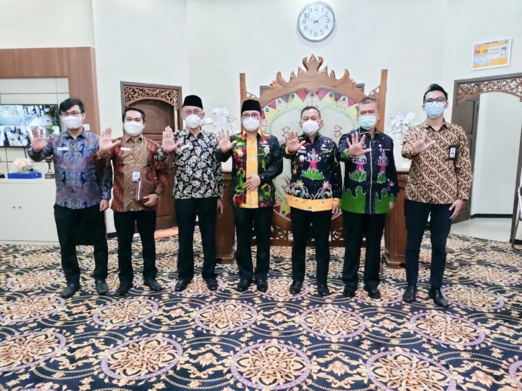 $rows[judul]